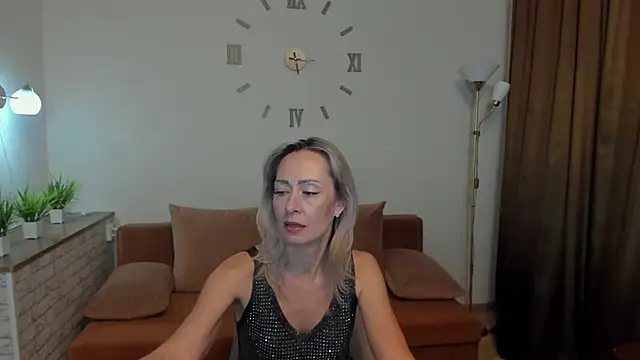 Snapshot of Julia_Cherry_ chatting on February 1, 2025, 4:43 pm Julia Cherry  online show from February 1, 2025, 4:43 pm