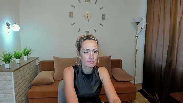 Snapshot of Julia_Cherry_ chatting on January 26, 2025, 10:34 am Julia Cherry  online show from January 26, 2025, 10:34 am