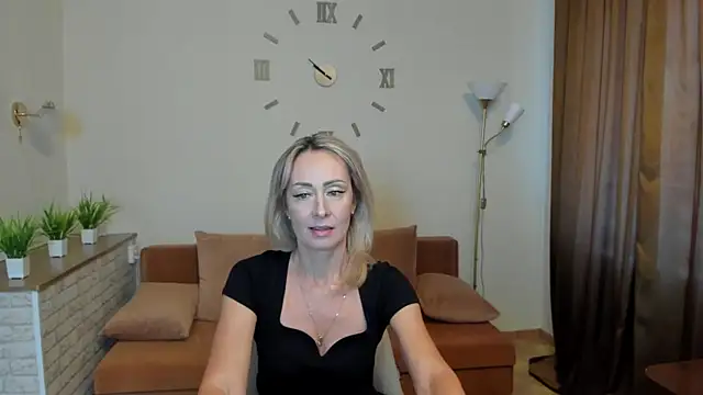Snapshot of Julia_Cherry_ chatting on January 24, 2025, 12:10 pm Julia Cherry  online show from January 24, 2025, 12:10 pm