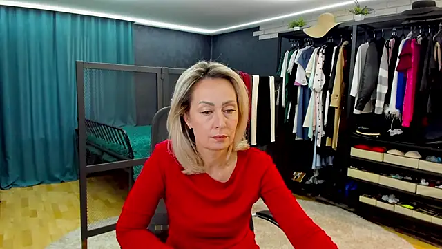 Julia Cherry  online show from May 12, 2026, 12:11 pm