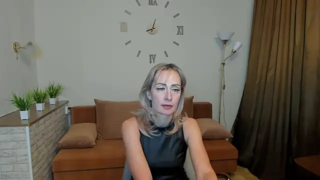 Snapshot of Julia_Cherry_ chatting on January 16, 2025, 1:58 pm Julia Cherry  online show from January 16, 2025, 1:58 pm