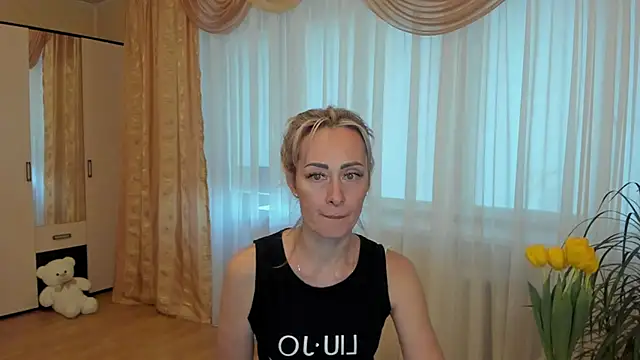 Snapshot of Julia_Cherry_ chatting on March 8, 2025, 2:08 pm Julia Cherry  online show from March 8, 2025, 2:08 pm