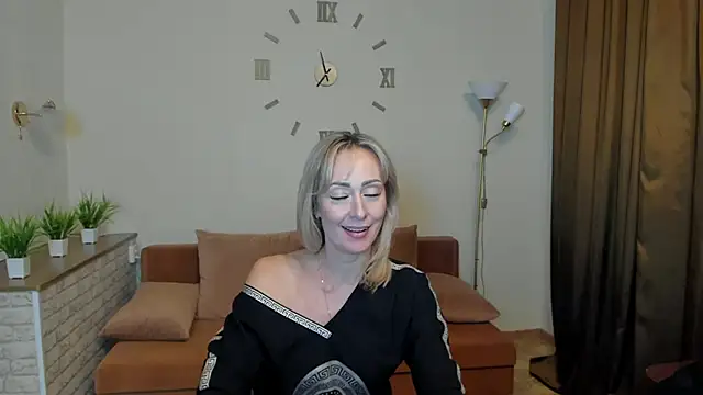Snapshot of Julia_Cherry_ chatting on January 24, 2025, 3:13 pm Julia Cherry  online show from January 24, 2025, 3:13 pm