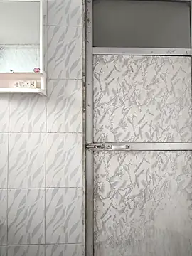 surabhi09 online show from October 27, 2025, 4:35 am