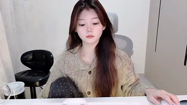 yangyang-1115 online show from November 10, 2025, 5:23 am