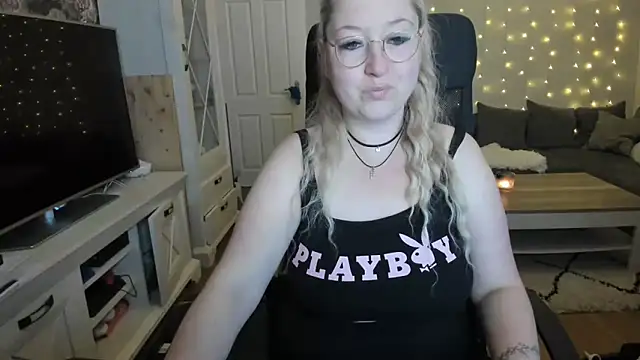 Lillyloo  online show from October 6, 2025, 3:40 am