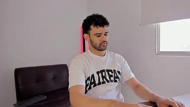 Snapshot of andrewChris_ chatting on September 25, 2025, 3:18 pm andrewChris  online show from September 25, 2025, 3:18 pm