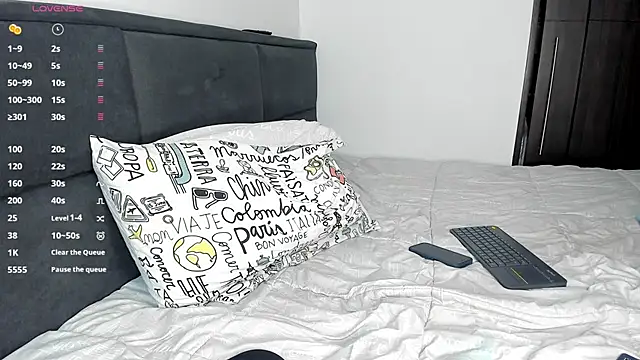 Snapshot of andrewChris_ chatting on January 13, 2025, 10:56 pm andrewChris  online show from January 13, 2025, 10:56 pm