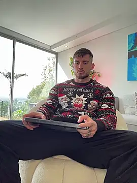 DimitriSullivan  online show from December 3, 2025, 2:16 pm