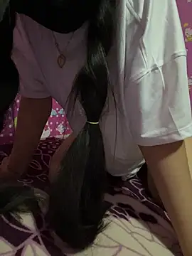 Snapshot of Velyn_18 chatting on February 20, 2026, 5:04 am Velyn 18 online show from February 20, 2026, 5:04 am