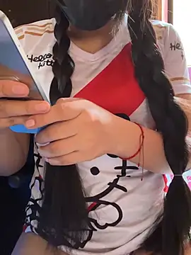 Snapshot of Velyn_18 chatting on March 1, 2026, 5:02 pm Velyn 18 online show from March 1, 2026, 5:02 pm