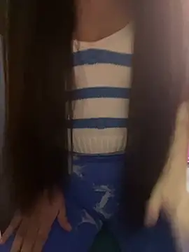 Snapshot of Velyn_18 chatting on February 3, 2026, 8:03 pm Velyn 18 online show from February 3, 2026, 8:03 pm