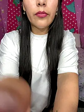 Snapshot of Velyn_18 chatting on November 25, 2025, 4:35 am Velyn 18 online show from November 25, 2025, 4:35 am