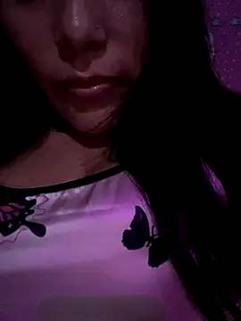 Snapshot of Velyn_18 chatting on November 19, 2025, 5:18 am Velyn 18 online show from November 19, 2025, 5:18 am