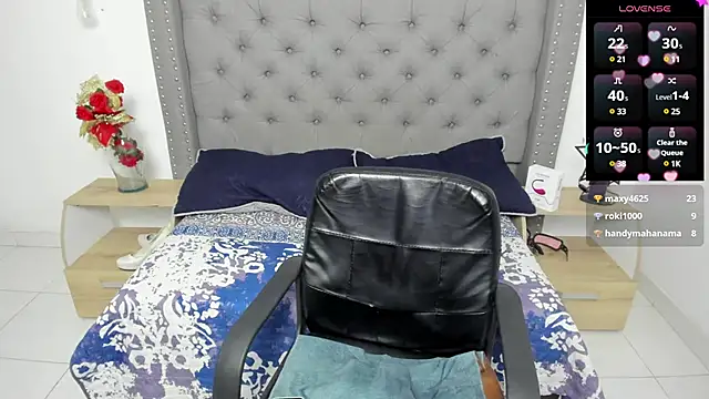 Snapshot of Sapphiraa chatting on December 29, 2024, 3:22 am Sapphiraa online show from December 29, 2024, 3:22 am