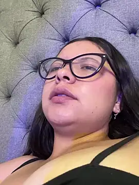 Snapshot of Sapphiraa chatting on December 31, 2024, 12:54 am Sapphiraa online show from December 31, 2024, 12:54 am