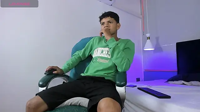 Snapshot of Jeffry_wolvess chatting on February 27, 2026, 11:37 pm Jeffry wolvess online show from February 27, 2026, 11:37 pm