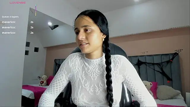 Giselle Roldan online show from October 25, 2025, 8:09 pm