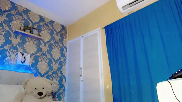 nicoledollts online show from April 30, 2026, 8:38 pm
