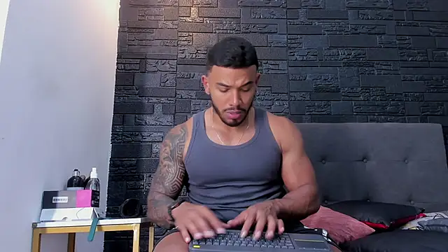 Snapshot of bruno_miller_ chatting on November 22, 2025, 9:24 pm bruno miller online show from November 22, 2025, 9:24 pm