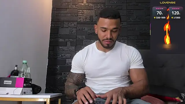 Snapshot of bruno_miller_ chatting on October 21, 2025, 9:14 pm bruno miller online show from October 21, 2025, 9:14 pm