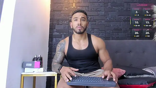 Snapshot of bruno_miller_ chatting on December 17, 2025, 8:47 pm bruno miller online show from December 17, 2025, 8:47 pm