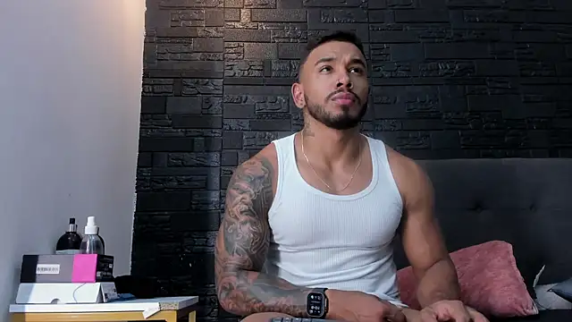 Snapshot of bruno_miller_ chatting on November 7, 2025, 10:03 pm bruno miller online show from November 7, 2025, 10:03 pm