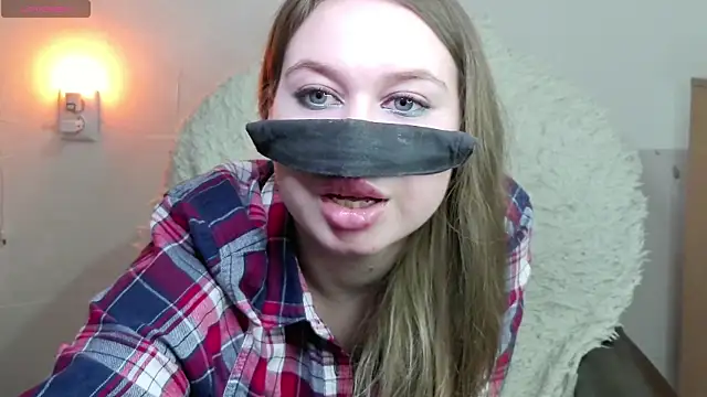 Mikki5P online show from March 3, 2025, 6:03 pm