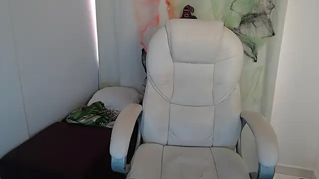 Xileny-Halliwey online show from October 30, 2025, 7:11 pm