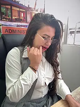 LIZ-06  online show from November 27, 2025, 12:49 pm