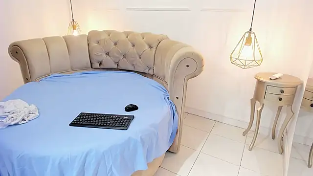 briannaduque online show from February 26, 2025, 1:11 pm