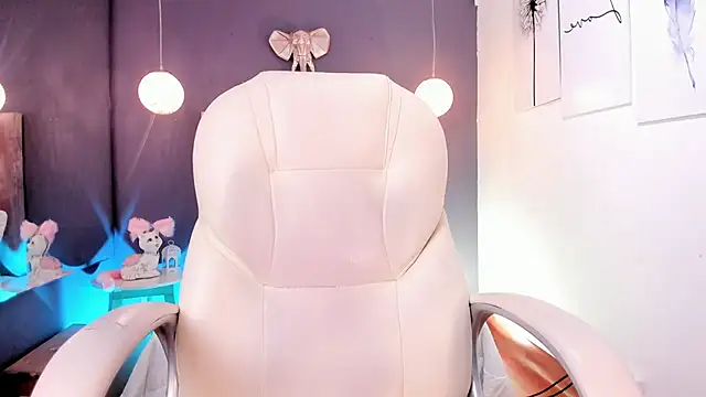 cami rouxxx  online show from September 12, 2025, 8:41 pm