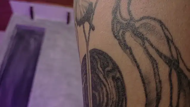 lia  Suummer online show from April 18, 2026, 12:46 am