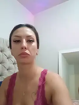 dudaferraz7 online show from June 28, 2026, 2:12 pm