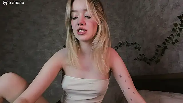 cutiemia0 online show from March 13, 2026, 6:51 am