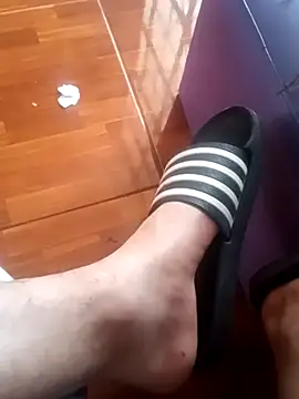 Michelhot32 online show from April 15, 2026, 4:11 pm