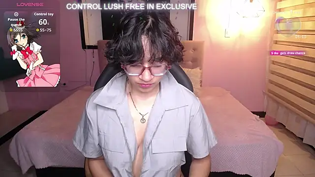 Lili Gomez  online show from November 24, 2025, 2:06 pm