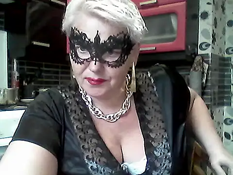 Snapshot of Lisa_Suzie chatting on May 29, 2026, 5:35 am Lisa Suzie online show from May 29, 2026, 5:35 am