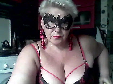 Snapshot of Lisa_Suzie chatting on May 11, 2026, 10:49 am Lisa Suzie online show from May 11, 2026, 10:49 am