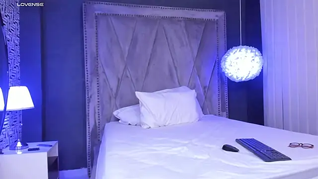 Pamela Johnsonn online show from November 14, 2025, 7:39 pm