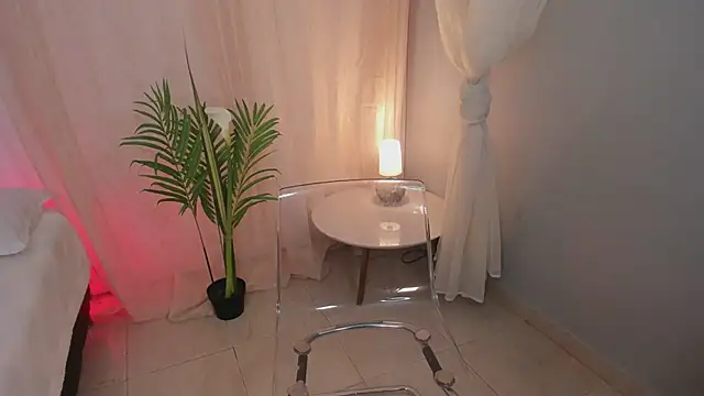 Lia Sweett  online show from March 12, 2026, 4:00 pm