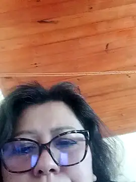 Snapshot of Darly_Gomez chatting on February 17, 2025, 2:28 pm Darly Gomez online show from February 17, 2025, 2:28 pm