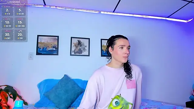 elafranco  online show from November 7, 2025, 4:55 pm