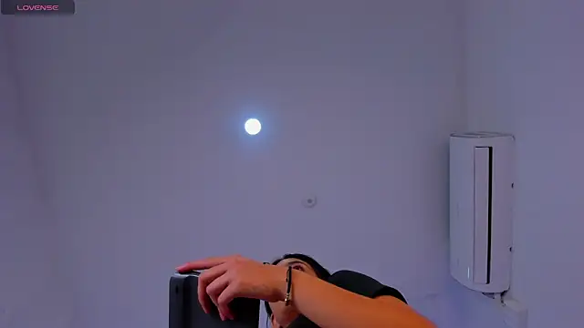 aggy castel online show from February 5, 2026, 2:46 pm