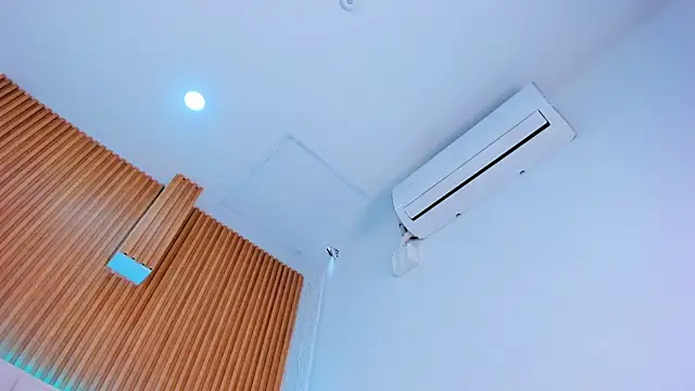 aggy castel online show from February 1, 2026, 2:26 pm