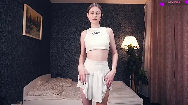 MoiraHavins online show from December 22, 2025, 5:07 am