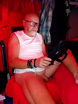 KOMANDOS74 online show from September 18, 2025, 7:28 pm