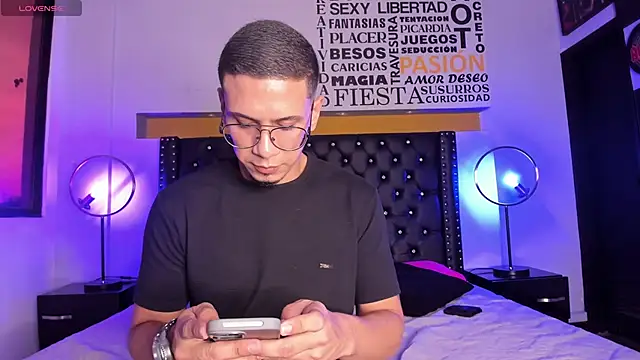 Snapshot of JoshMillerr_ chatting on March 20, 2025, 9:35 pm JoshMillerr online show from March 20, 2025, 9:35 pm