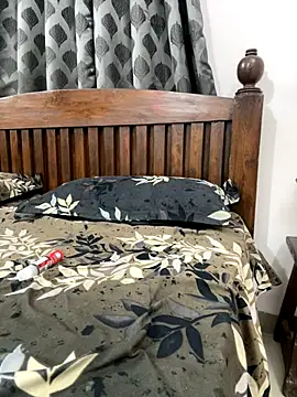 Snapshot of HoneyBearCpl chatting on October 27, 2025, 3:57 pm HoneyBearCpl online show from October 27, 2025, 3:57 pm