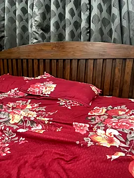 Snapshot of HoneyBearCpl chatting on November 1, 2025, 3:39 pm HoneyBearCpl online show from November 1, 2025, 3:39 pm